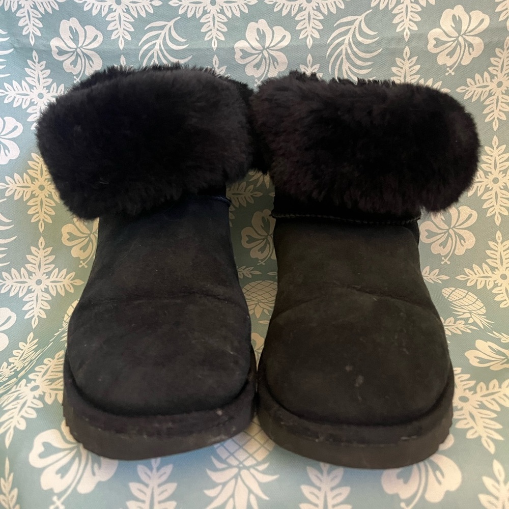UGG Boots Women 11 Black Bailey Button Il Sheepskin Suede Winter
Bootie 1016226 - Picture 2 of 9